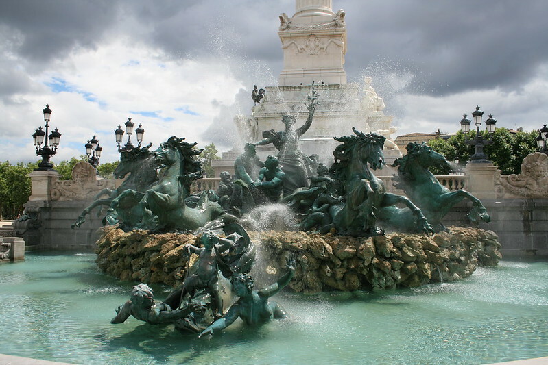 Fuente en la Place de Quinconces - qué ver en Burdeos Bordeaux